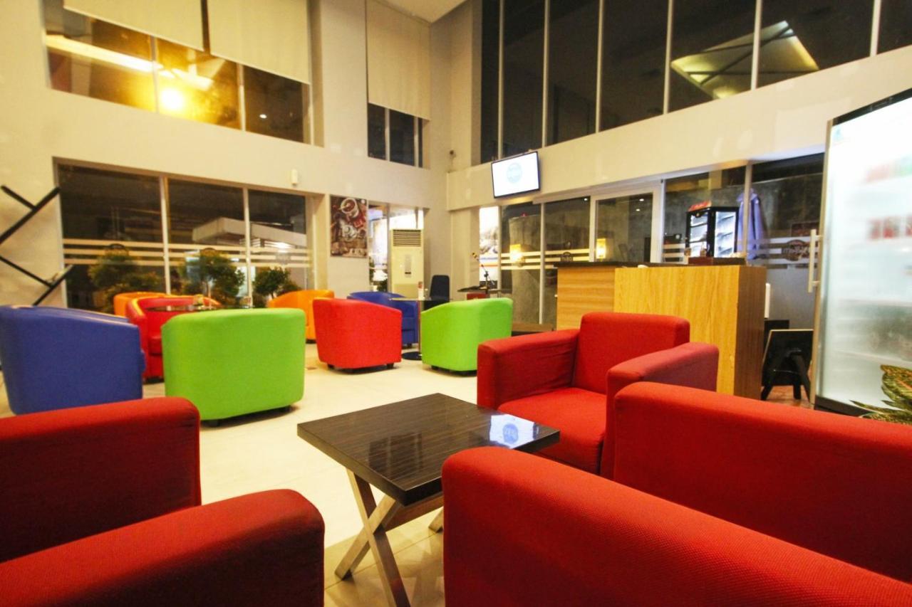 Hotel Dafam Pekanbaru Exterior photo