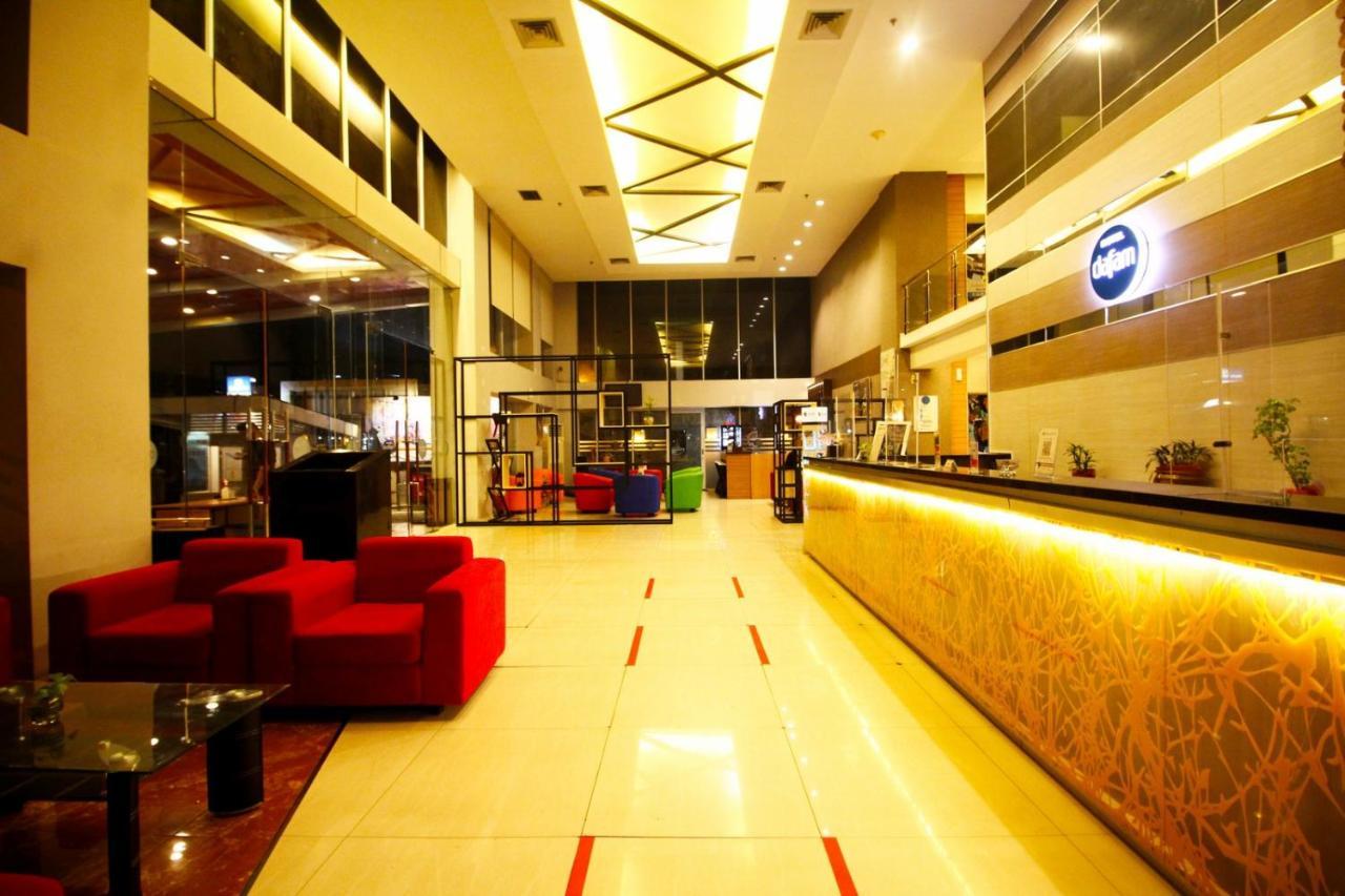 Hotel Dafam Pekanbaru Exterior photo