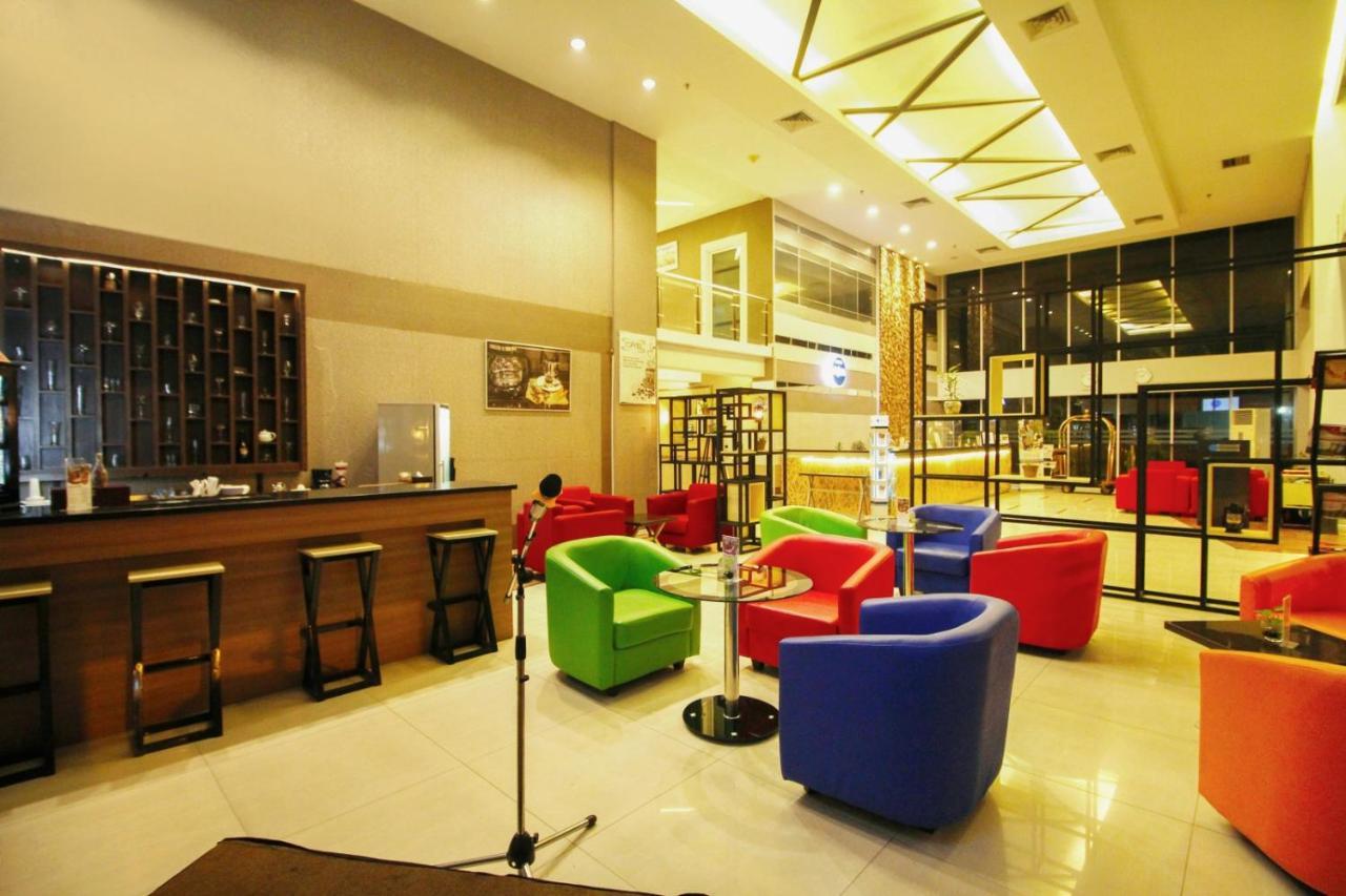 Hotel Dafam Pekanbaru Exterior photo