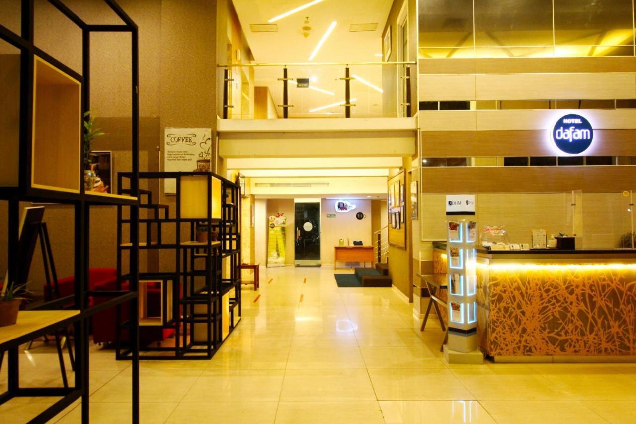 Hotel Dafam Pekanbaru Exterior photo