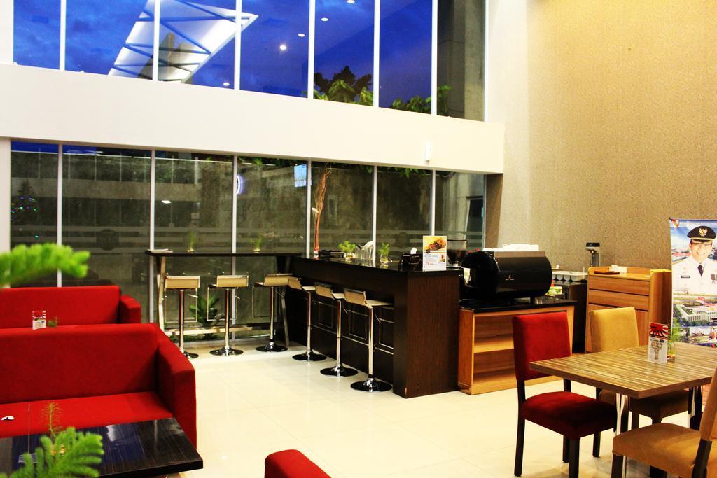Hotel Dafam Pekanbaru Exterior photo